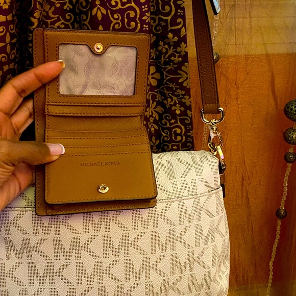 👜 Authentic Michael Kors Purse 👜 - Picture 7 of 7